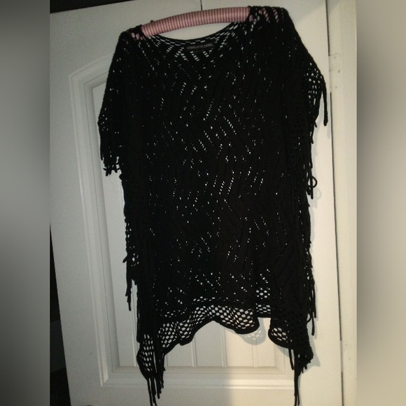 Black stringed sweater cape - Picture 1 of 8